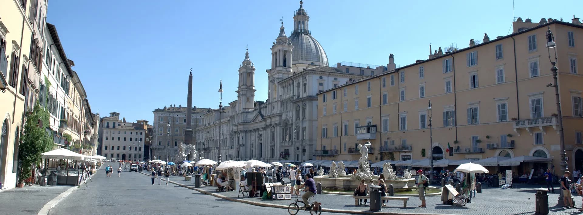 la piazza navona in Rome during the day